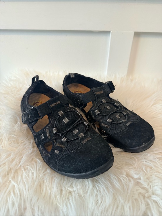 Earth Spirit Shoes - 💫4/$25 •Earth Spirit Suede Closed-Toe Sport Fisherman Sandal